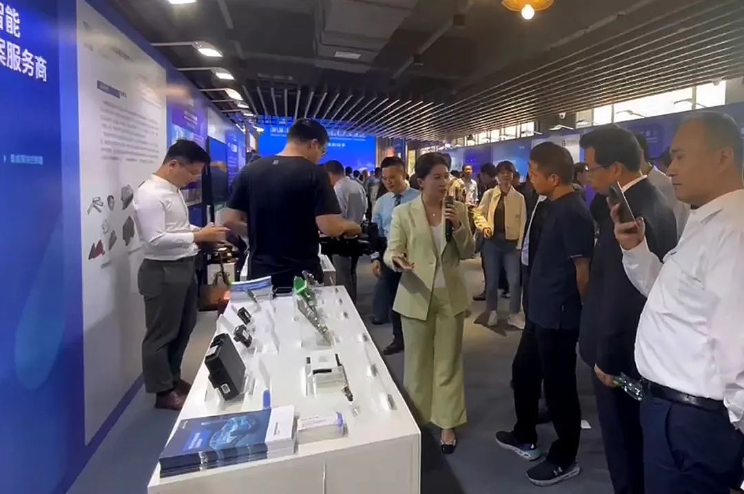 彩友会社交平台,让您畅享彩友圈互动乐趣